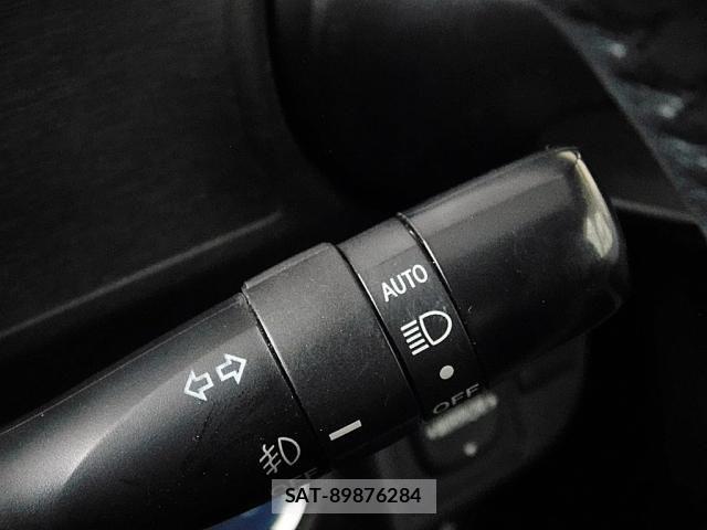 Toyota AQUA 2012-07 8685176-12