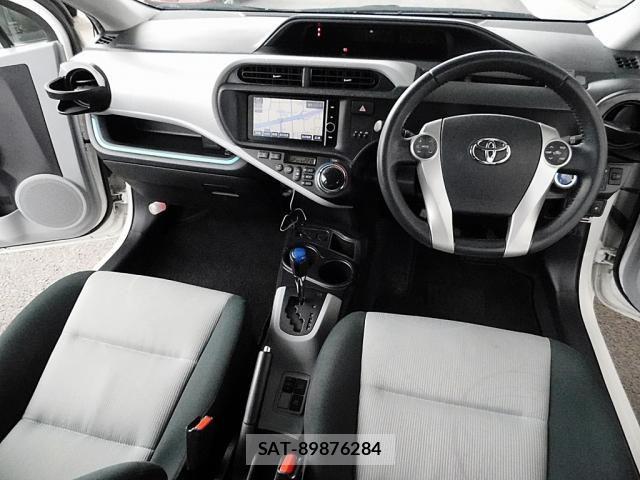 Toyota AQUA 2012-07 8685176-13