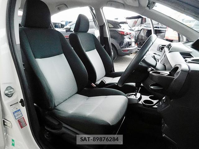 Toyota AQUA 2012-07 8685176-18