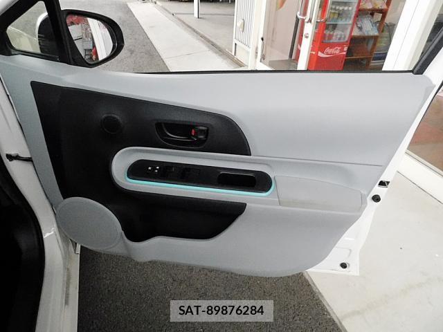 Toyota AQUA 2012-07 8685176-23