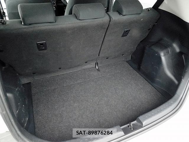Toyota AQUA 2012-07 8685176-29
