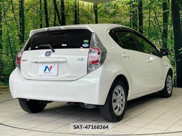 Toyota AQUA 2013-12 8685169-16