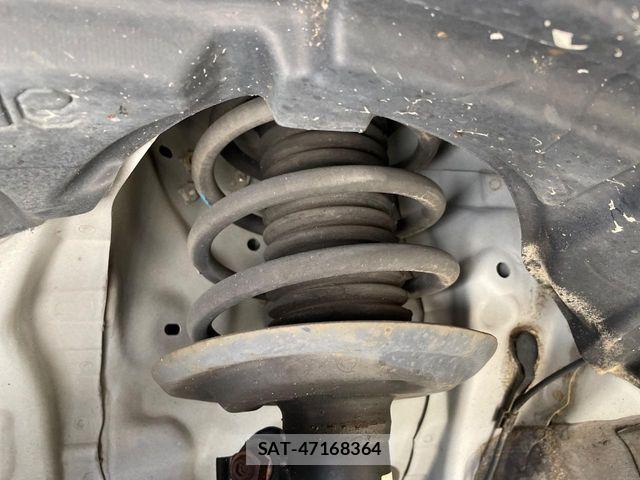 Toyota AQUA 2013-12 8685169-19