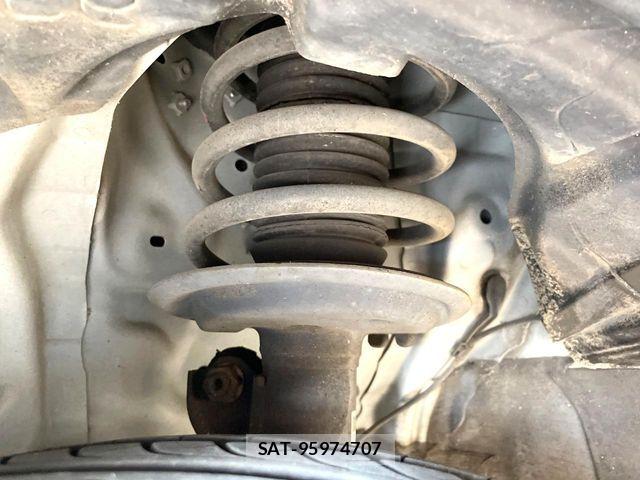 Toyota AQUA 2015-01 8685163-19
