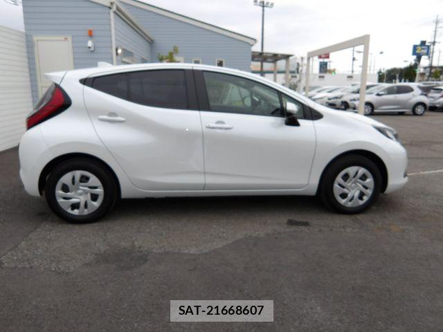 Toyota AQUA 2024-03 8685158-29