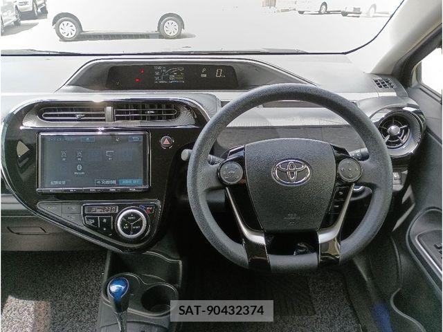 Toyota AQUA 2017-07 8685166-11