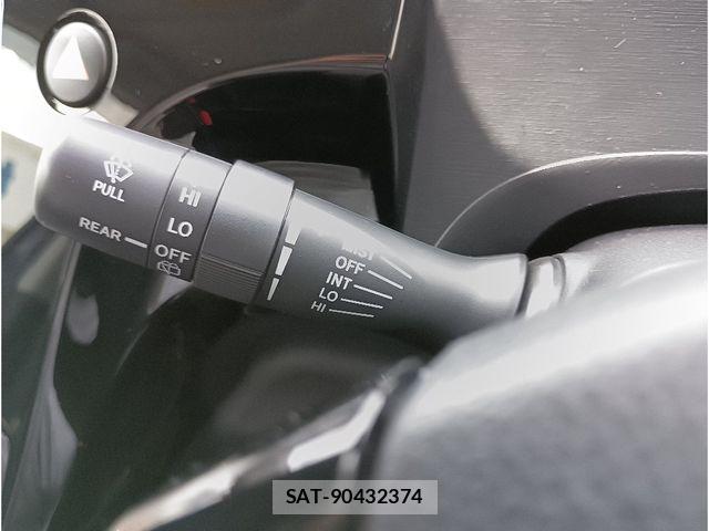 Toyota AQUA 2017-07 8685166-17