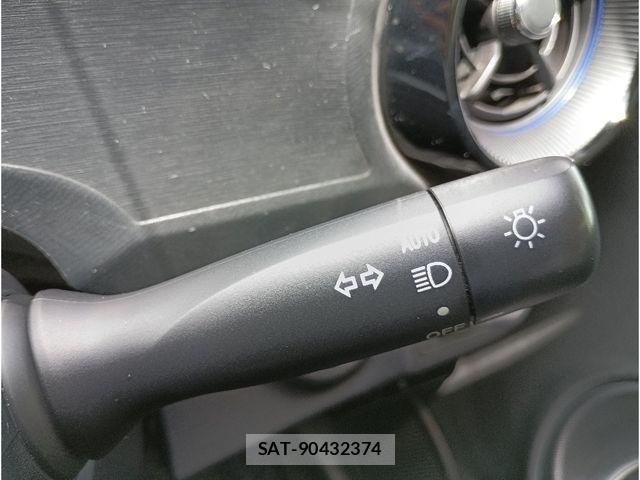 Toyota AQUA 2017-07 8685166-18