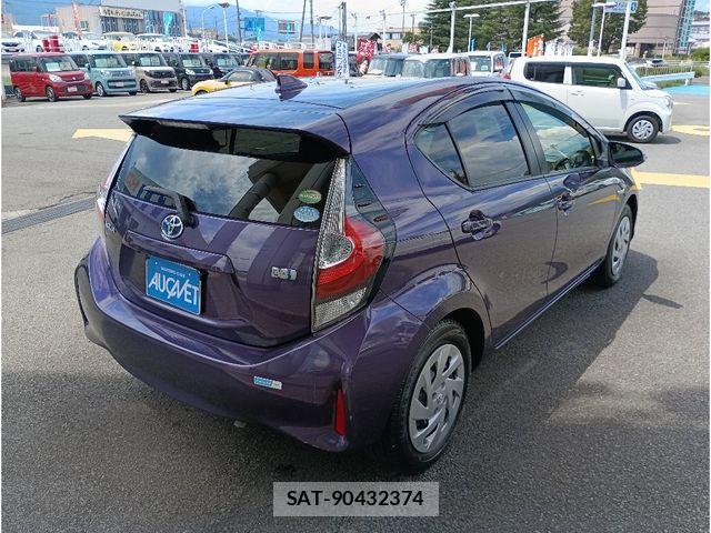 Toyota AQUA 2017-07 8685166-1