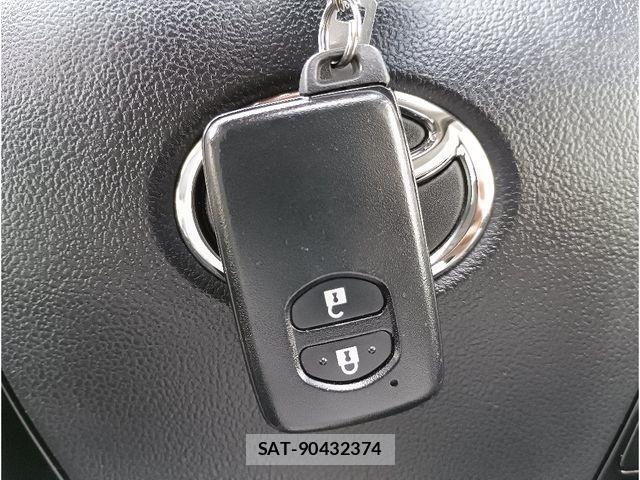 Toyota AQUA 2017-07 8685166-21