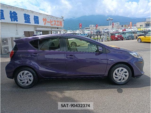 Toyota AQUA 2017-07 8685166-3