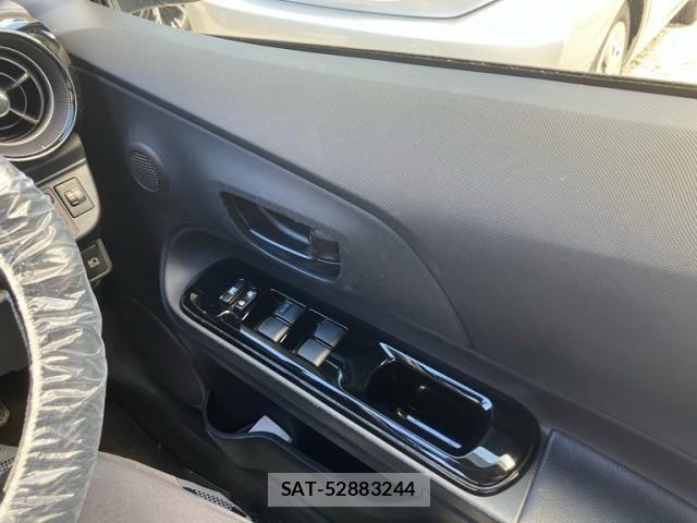 Toyota AQUA 2017-12 8685170-11
