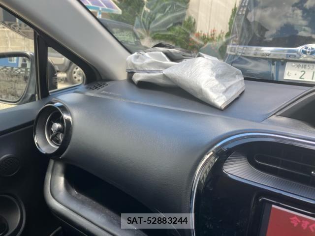 Toyota AQUA 2017-12 8685170-14
