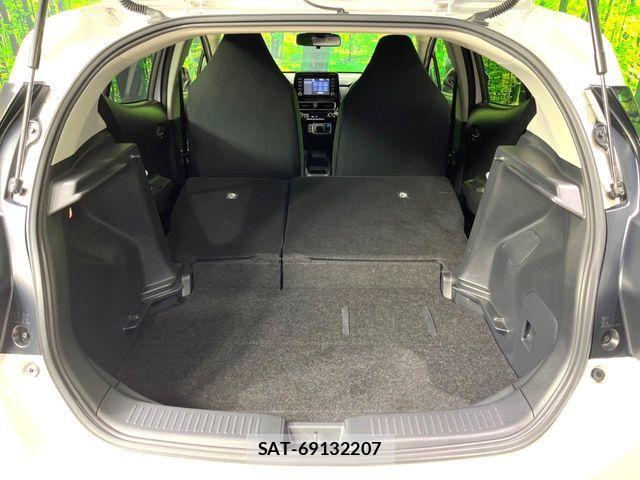 Toyota AQUA 2023-08 8685164-10