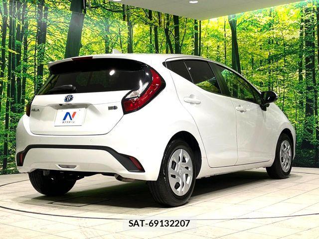 Toyota AQUA 2023-08 8685164-17