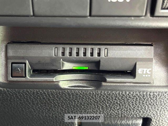 Toyota AQUA 2023-08 8685164-6