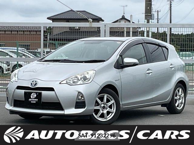 Toyota AQUA 2013-09 8685174-0