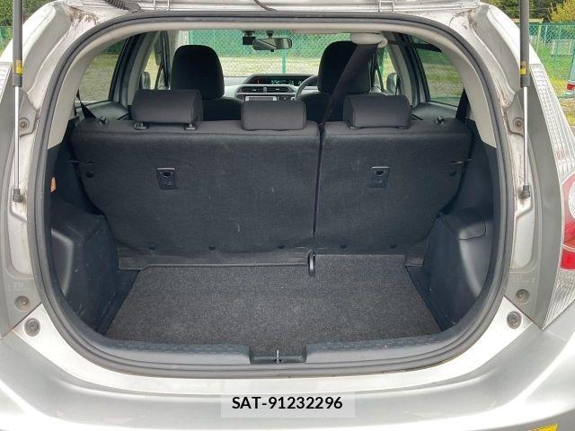 Toyota AQUA 2013-09 8685174-13