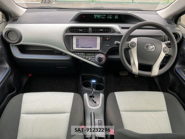 Toyota AQUA 2013-09 8685174-1