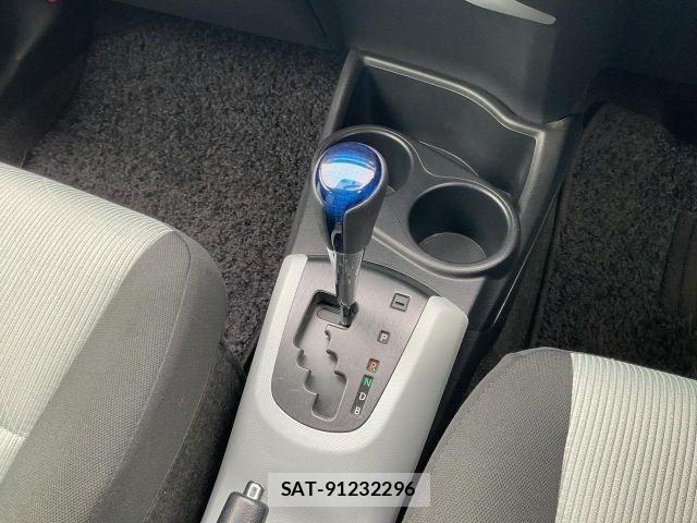 Toyota AQUA 2013-09 8685174-23