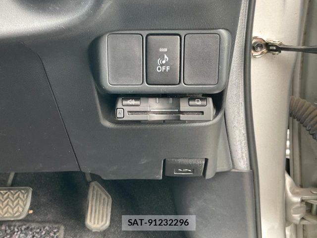 Toyota AQUA 2013-09 8685174-25