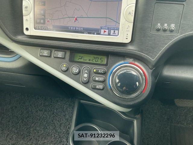 Toyota AQUA 2013-09 8685174-26