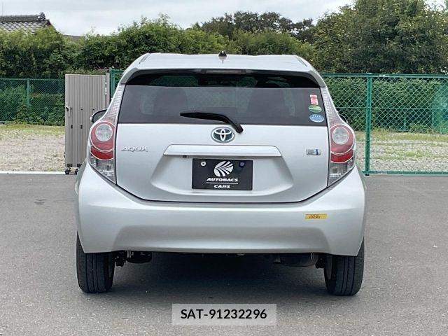 Toyota AQUA 2013-09 8685174-4