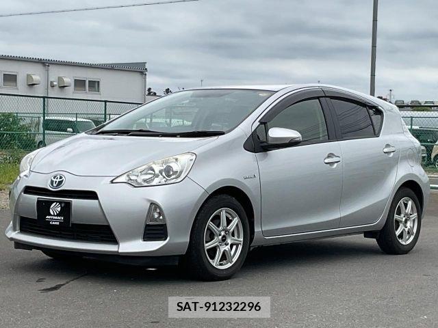 Toyota AQUA 2013-09 8685174-5