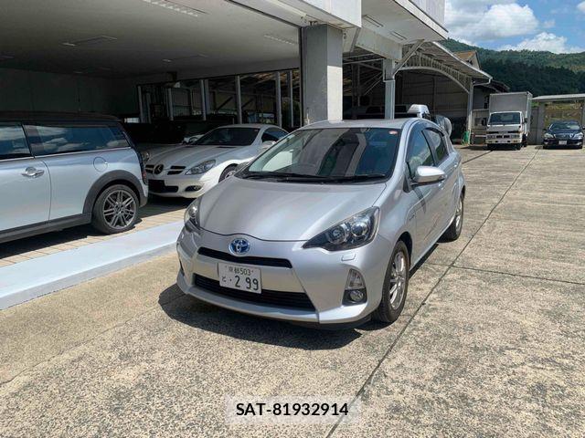 Toyota AQUA 2012-07 8740428-0
