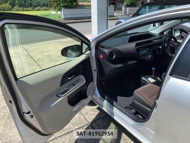 Toyota AQUA 2012-07 8740428-13