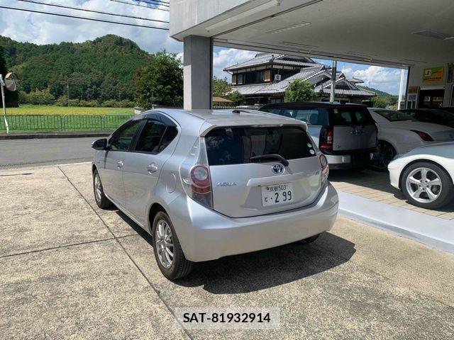 Toyota AQUA 2012-07 8740428-1