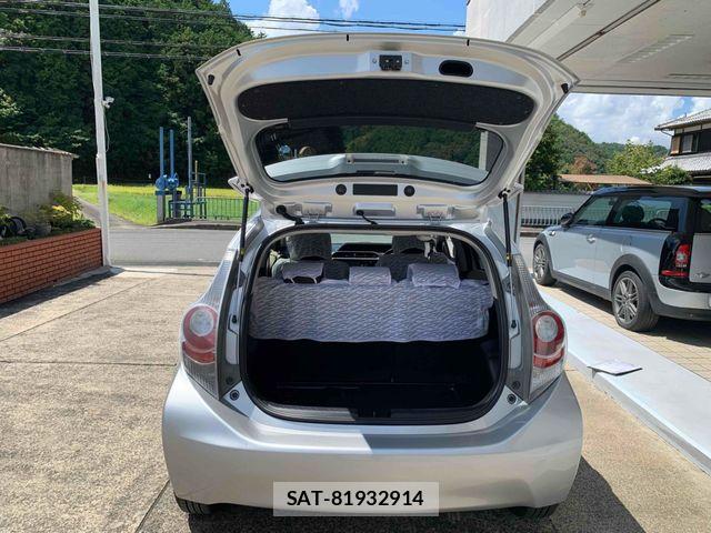 Toyota AQUA 2012-07 8740428-19
