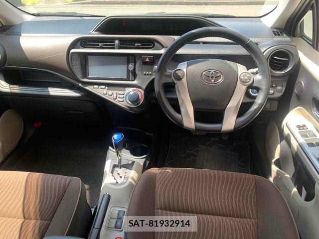 Toyota AQUA 2012-07 8740428-2