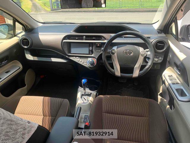 Toyota AQUA 2012-07 8740428-3