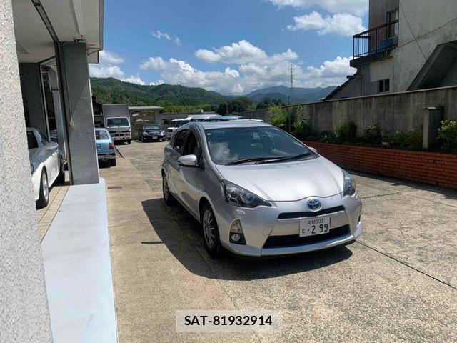 Toyota AQUA 2012-07 8740428-5