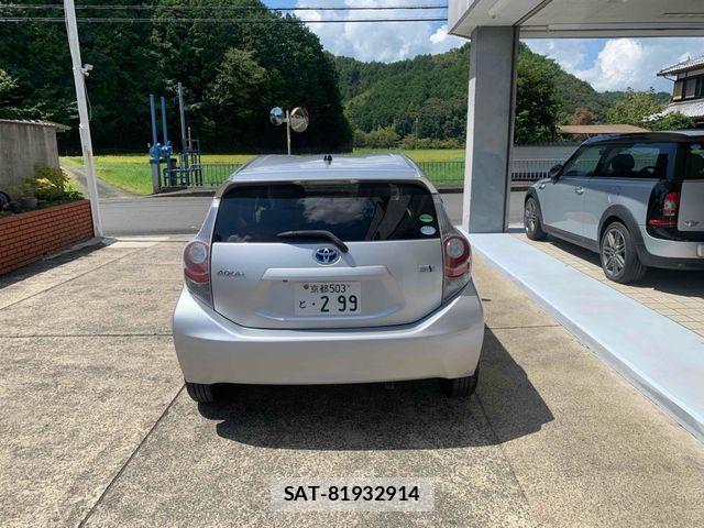 Toyota AQUA 2012-07 8740428-7