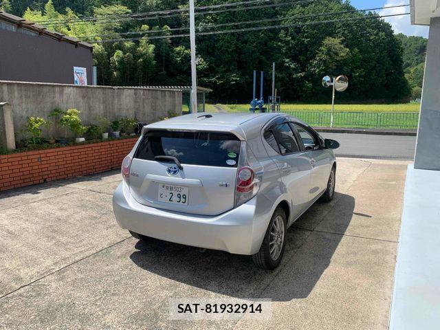 Toyota AQUA 2012-07 8740428-8