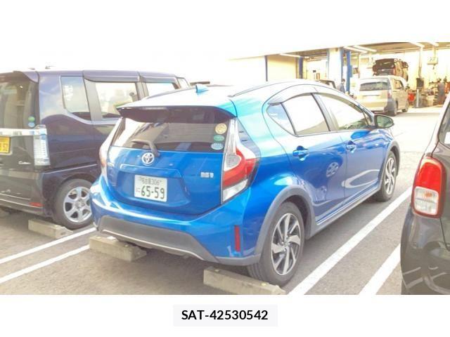 Toyota AQUA 2017-09 8740424-1