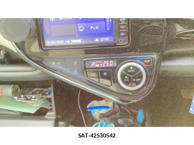 Toyota AQUA 2017-09 8740424-3