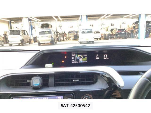 Toyota AQUA 2017-09 8740424-4