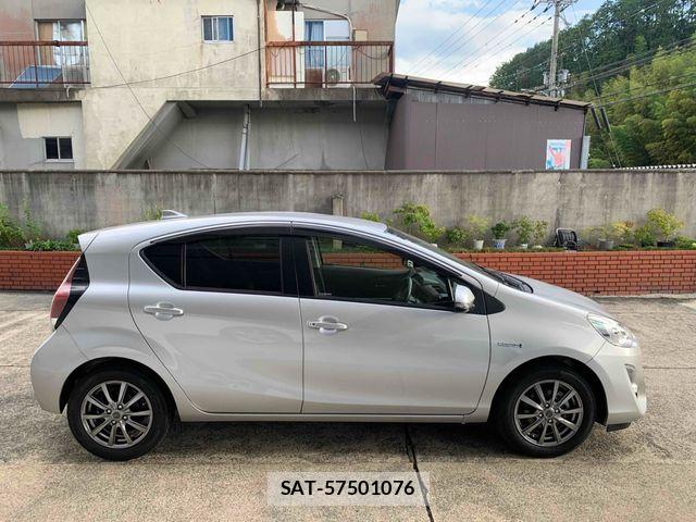Toyota AQUA 2016-03 8740408-9