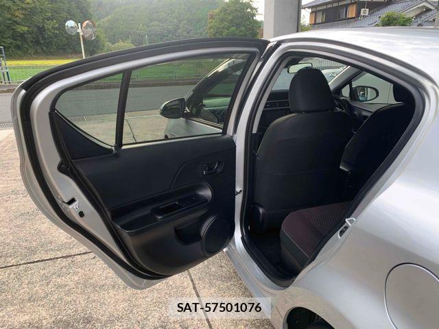 Toyota AQUA 2016-03 8740408-12