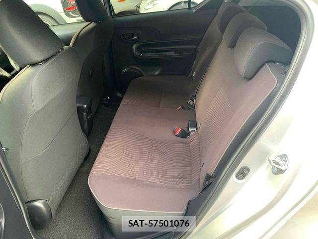 Toyota AQUA 2016-03 8740408-13