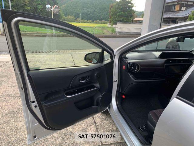Toyota AQUA 2016-03 8740408-14
