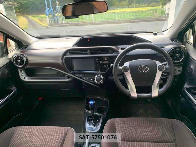 Toyota AQUA 2016-03 8740408-3