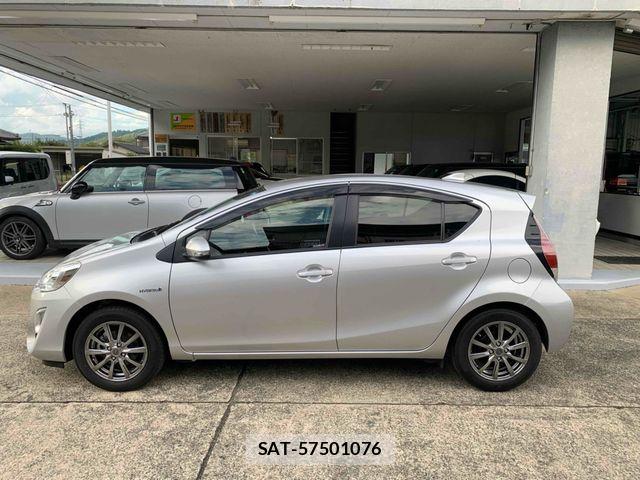 Toyota AQUA 2016-03 8740408-6