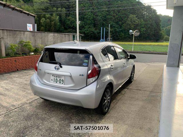 Toyota AQUA 2016-03 8740408-8