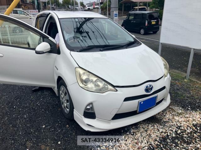Toyota AQUA 2013-09 8740453-0