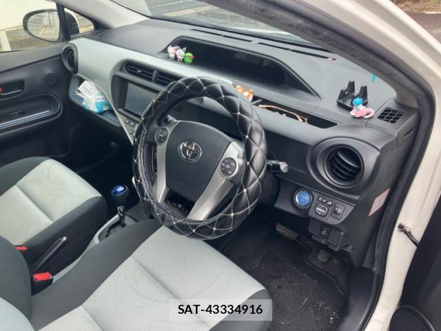 Toyota AQUA 2013-09 8740453-13