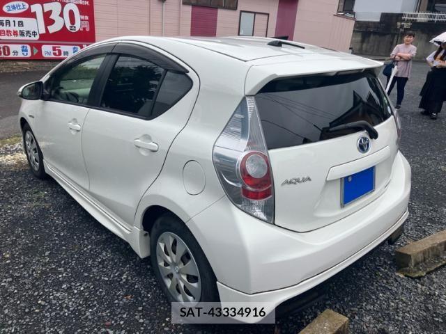 Toyota AQUA 2013-09 8740453-2